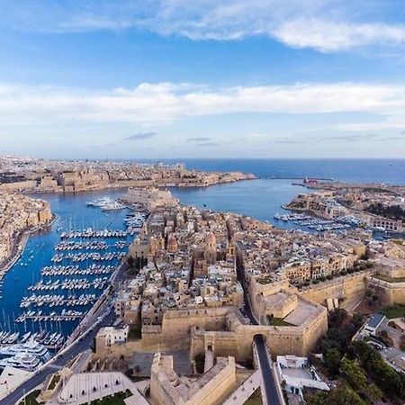 Cospicua Dar Barbara - Duplex 1 Double Bed Maltese Style Houseヴィラ エクステリア 写真