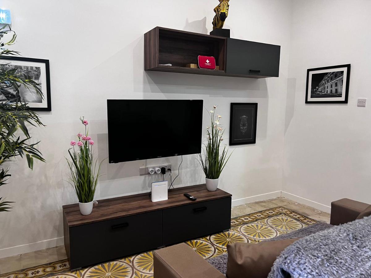 Cospicua Dar Barbara - Duplex 1 Double Bed Maltese Style Houseヴィラ エクステリア 写真