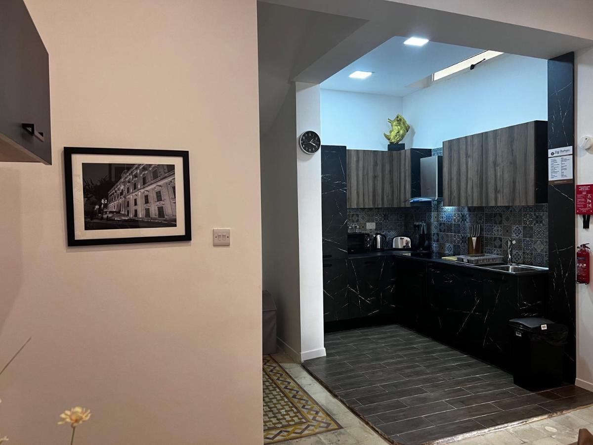 Cospicua Dar Barbara - Duplex 1 Double Bed Maltese Style Houseヴィラ エクステリア 写真