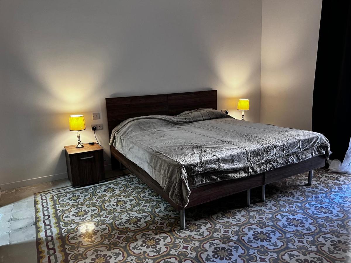 Cospicua Dar Barbara - Duplex 1 Double Bed Maltese Style Houseヴィラ エクステリア 写真